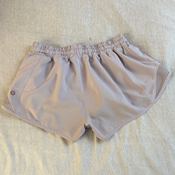 lululemon athletica Pants - LULULEMON PERFECT CONDITION SIZE 4 PURPLE SHORTS